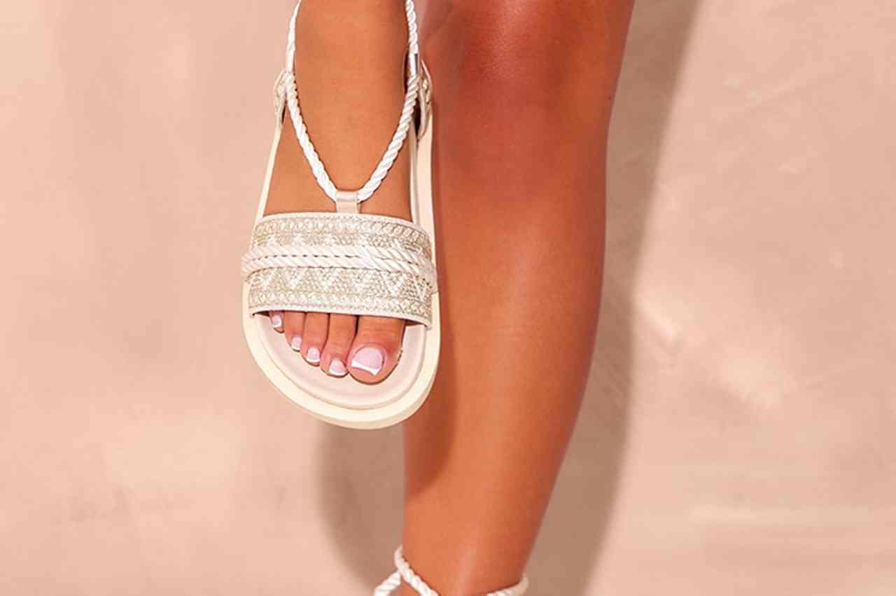 Gold Natural Leather Needlework Band Apartment Sandals